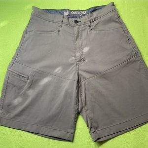 WRANGLER OLIVE GREEN SHORTS water resistant *AS IS* bundle to save more‼️✨ 32x